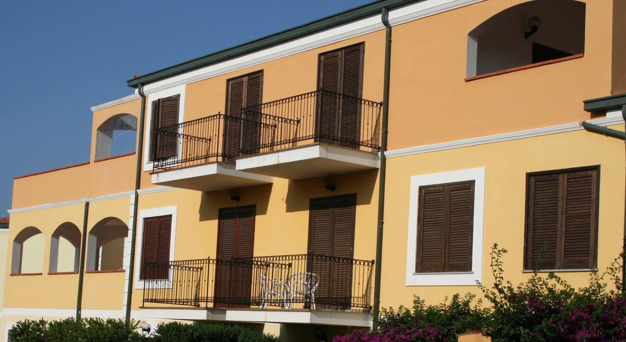 Residence Le Pavoncelle Santa Teresa Gallura Exterior photo