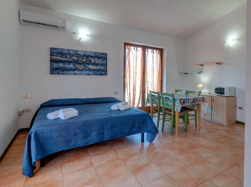 Residence Le Pavoncelle Santa Teresa Gallura Exterior photo